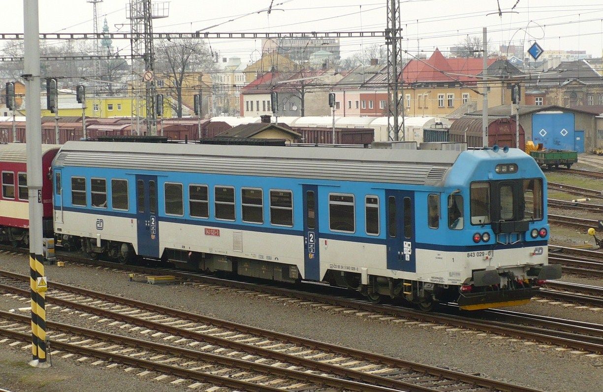 843029 R 884