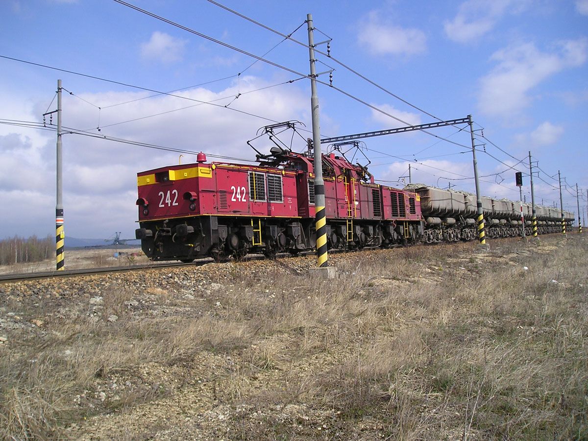 Pjezdov a odjezdov koleje k zakladai ZD 2100/11 a k rypadlu E 202.