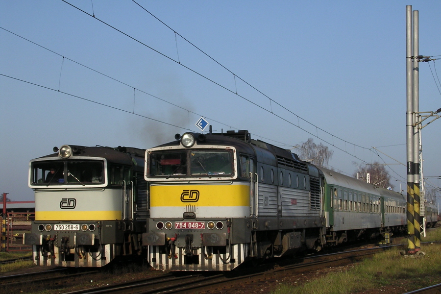 750.258 (nastupujc na Sp 1782) mj 754.048 s R 958 v H.Krlov 16.12.2006