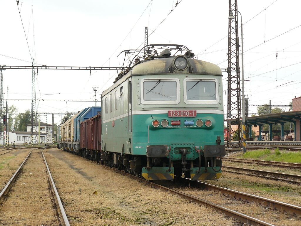 123 010-1 Pardubice hl.n.(a)(9.10.2011,foto-Ale Krka)