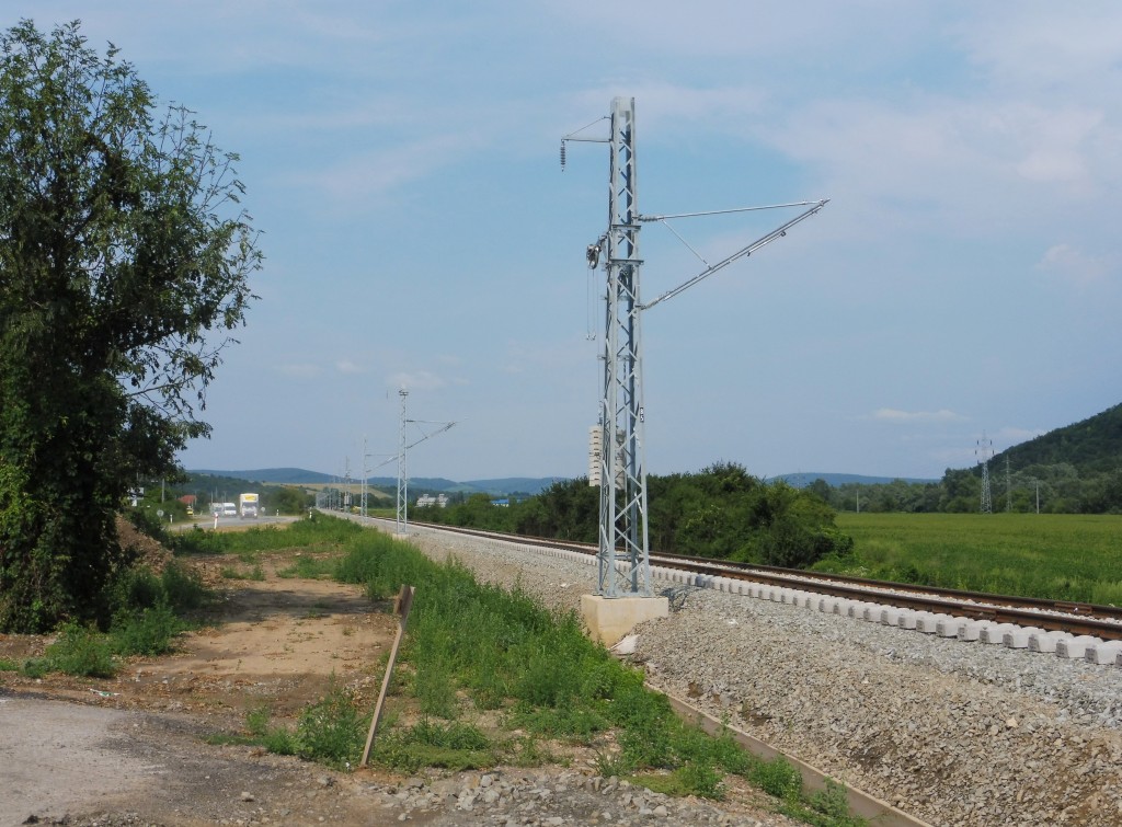 Nov tra smerom k Brekovu, foten z pvodnej cesty