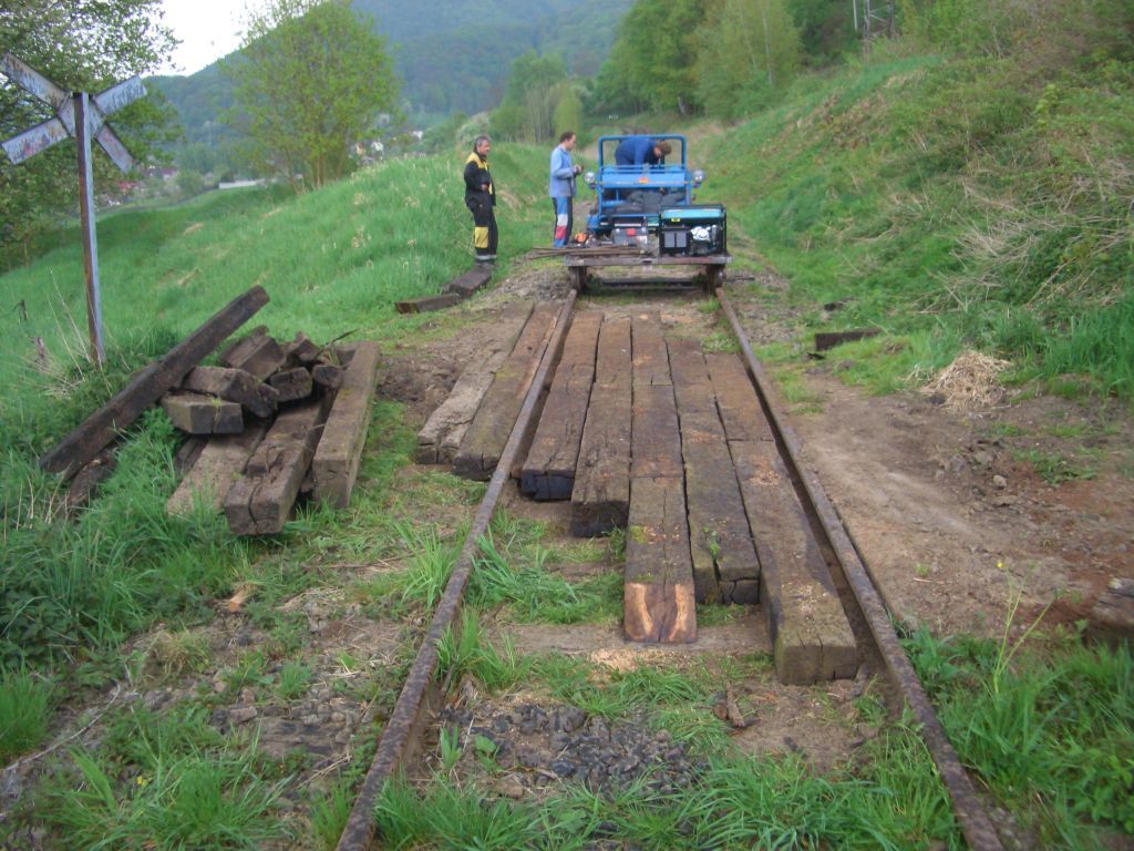 Ron tu projede jedne traktor, ale povinnost je povinnost.