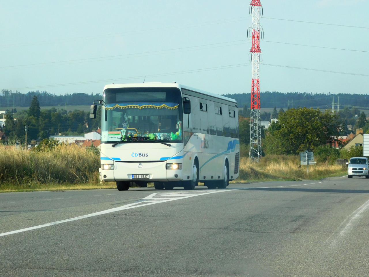 bus NAD za R9 (t to do Oechova zejm nestihl na 17:00 h, ale ekal do 17:12) projel V. Bte...