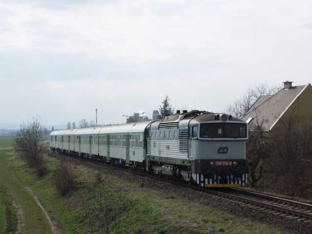 750 119-0 Holeov(R 1445,28.3.2008-foto:M.Nesrsta)