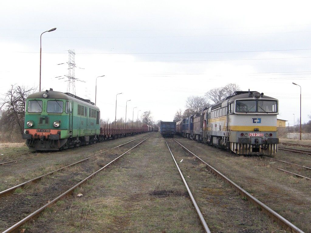 ST 43-190 a 753-301 + 187 setkn v Zawidow 31.3.2011 foto-M.ich