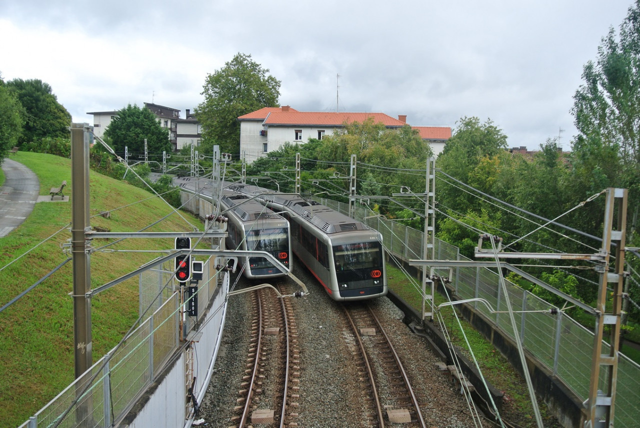 Povrchov sek, pobl stanice Neguri