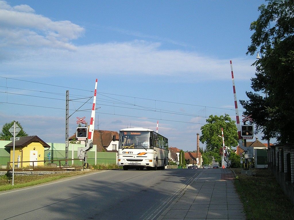 B952E 2C1 7344 na elezninm pejezdu ve Strkovsk ulici v Plan nad Lunic. 2.6.2009