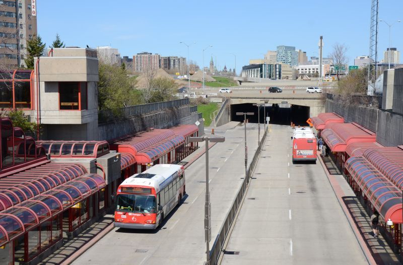 Transitway, stanice Lees