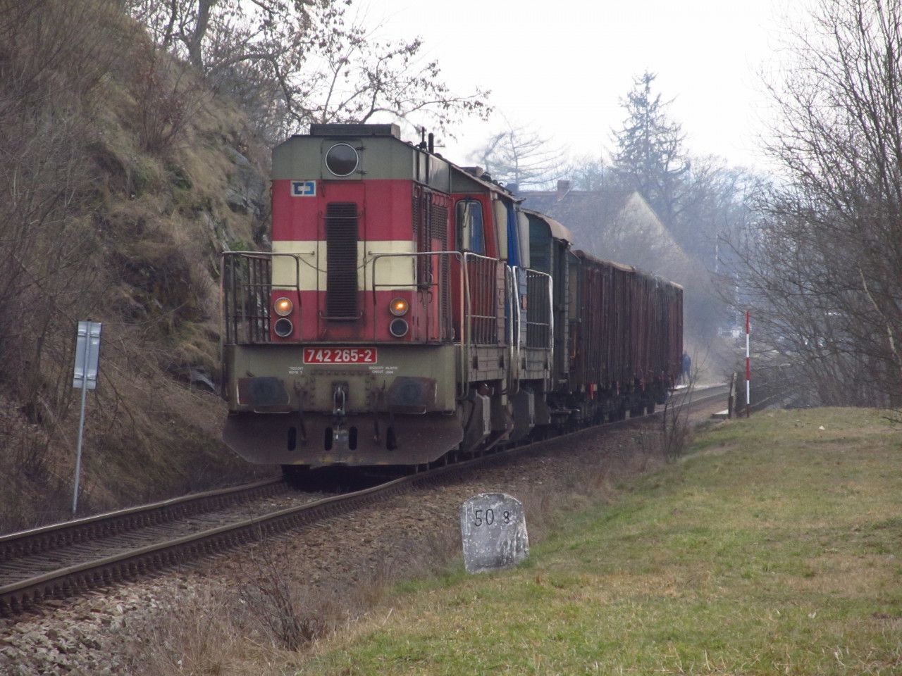 Nkladn vlak D-C se v 16:05 h bl k Tebi. Posun tam dokon v 16:35 h...