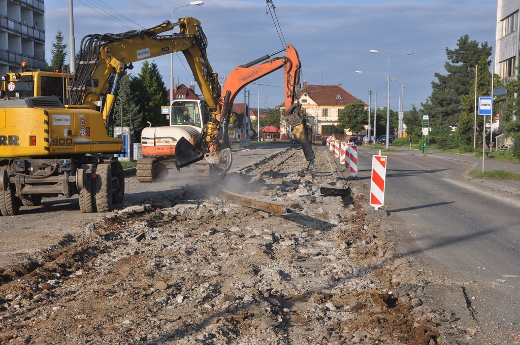 Prce na demonti kolejnic pobl Svtovaru, Slovansk alej, 4.9.2013