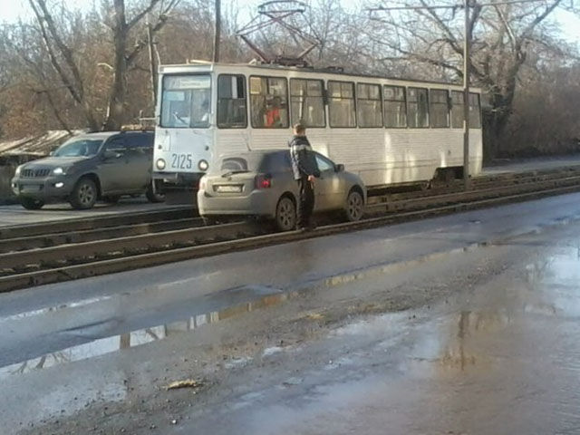 rusov pedvedli nov typ irokorozchodn tramvaje :-)