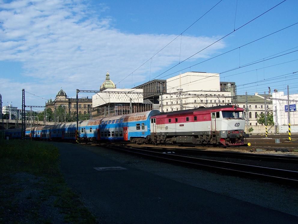 749.011 - sv. z ONJ - Praha Hl.Ndra - 9.7.2011.