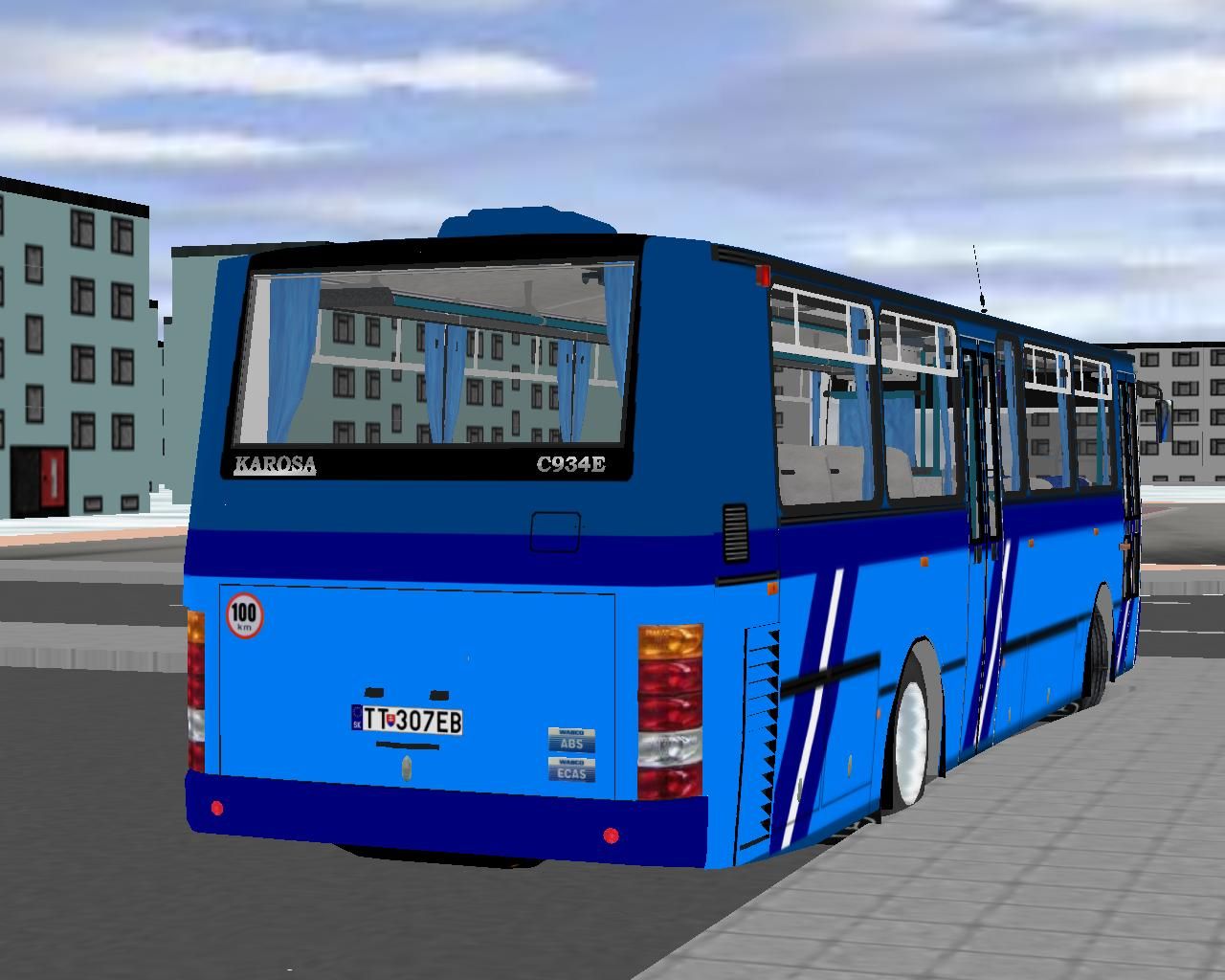 Karosa C934E.1351 TT-307EB prestvkuje na Autobusovej stanici