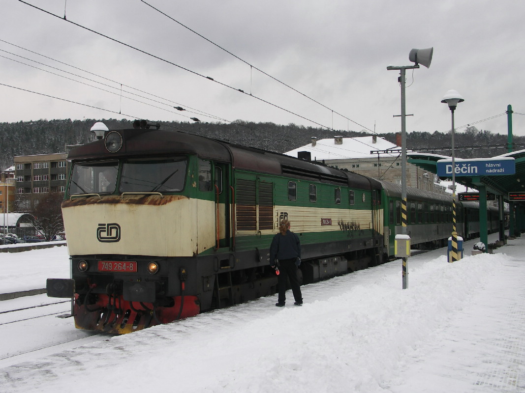 749.264 a EN 457 Phoenix v Dn, avak msto v 8 hodin rno a ped jednou odpoledn, 20.12.2010