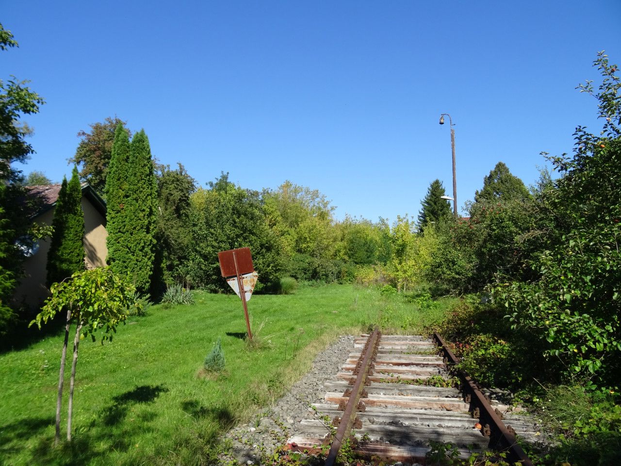 vjezd do Plav. Mikule, vlevo bv. str. domek