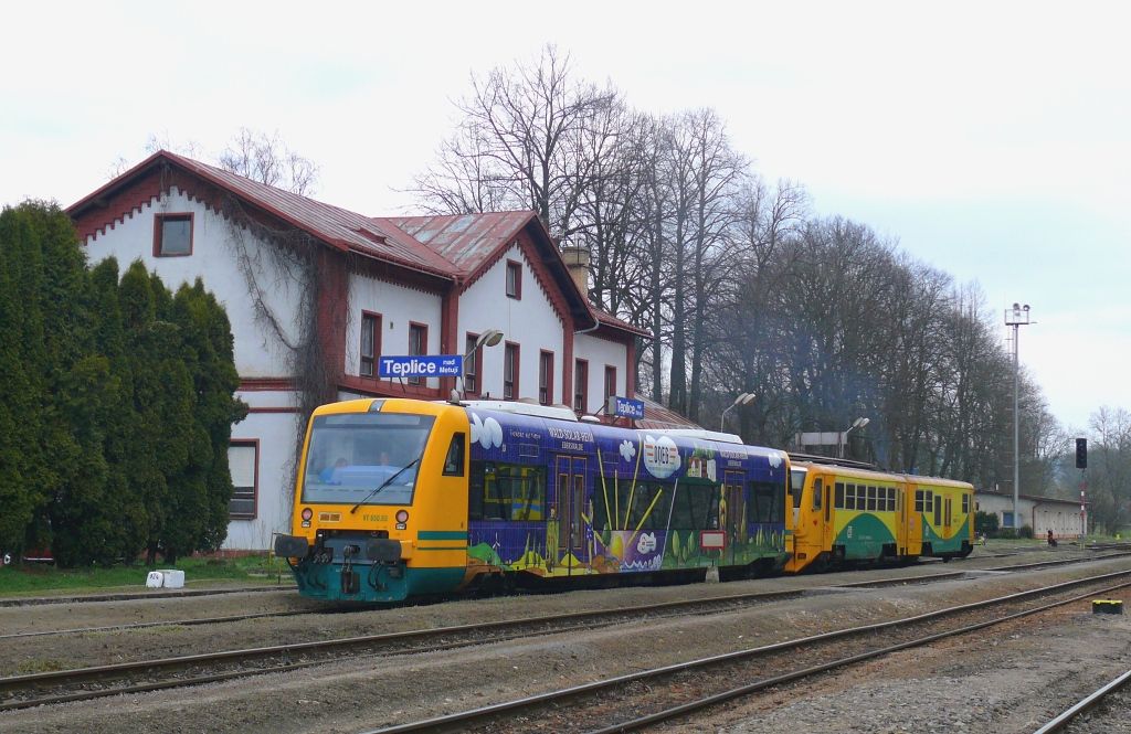 Teplice nad Metuj VT 650.65 + 814 025-3 + 914 024-5 se Sp 1752