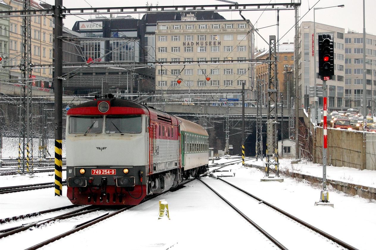 749.254 - R 1243 - Praha Hl.n. - 11.12.2012.