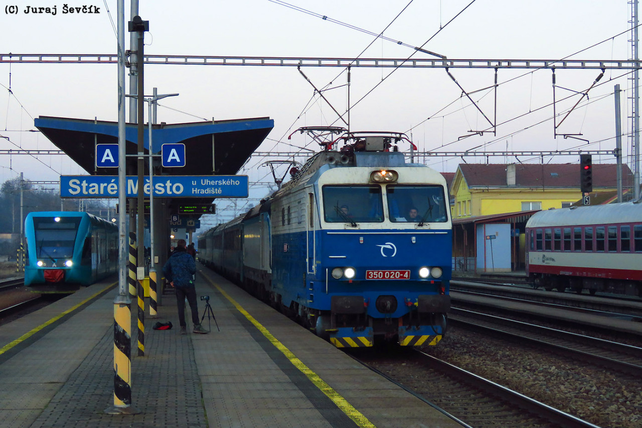 350 020-4 + 193 974, EC 131 Bathory, Star Msto u Uherskho Hradit, 28.12.2024