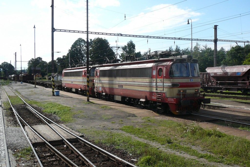 230 057 +055, J. Hradec