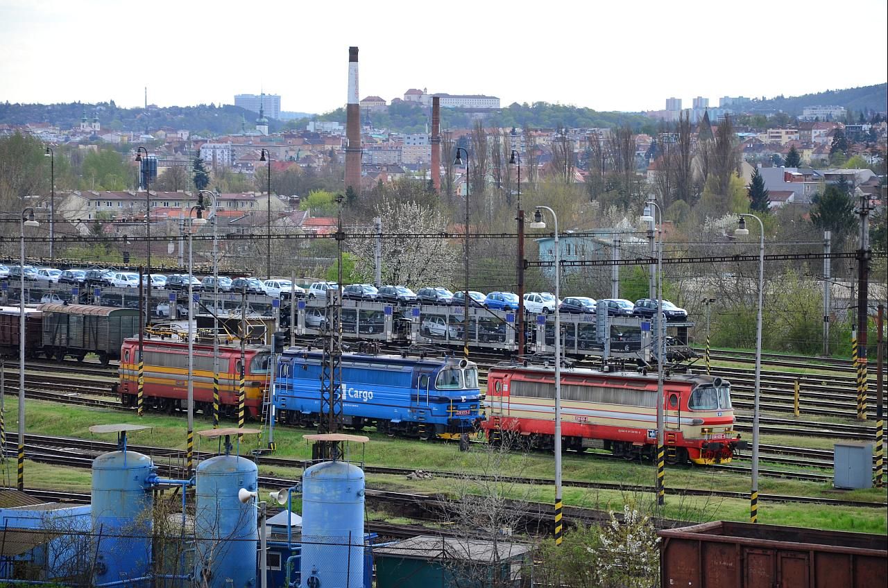 240 002, 230 073 a 230 035 Brno - Malomice dne 20.4.2015