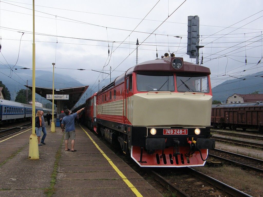 749-248 + T 478.1010 s R 31375 na odjezdu z Vrtek 10.9.2011 foto-M.ich