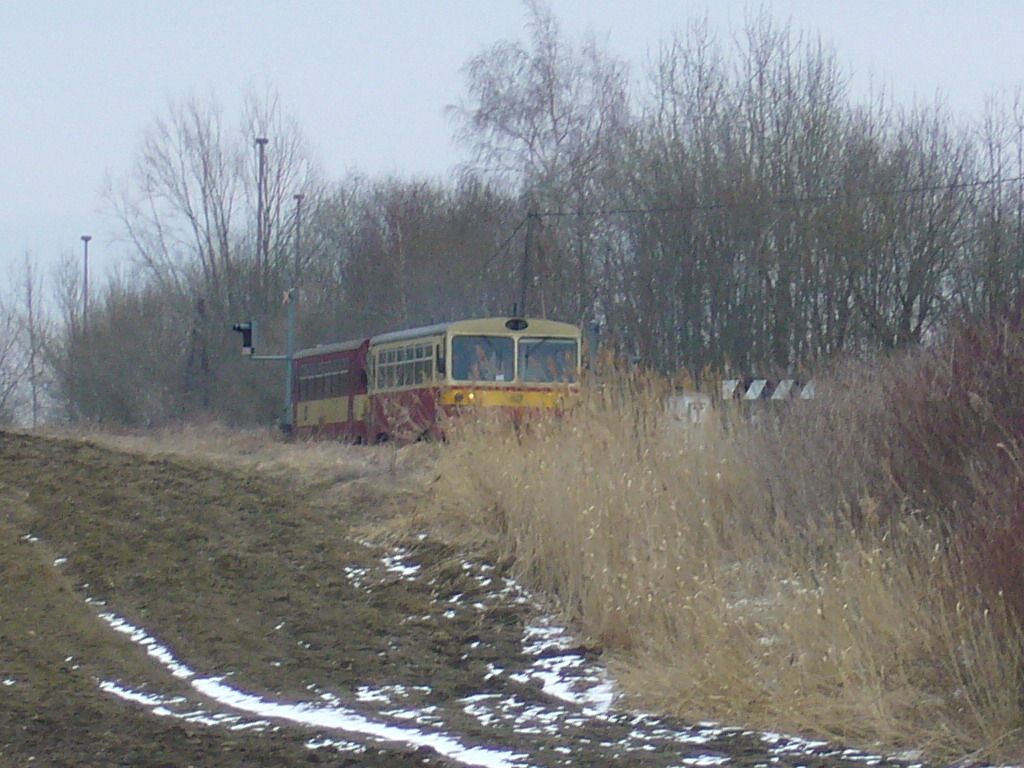 Polomacenka 810.191 odjizdi z Rajnochovic jako Os 3908