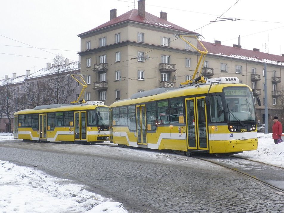 Souprava Vari na zkuebn jzd na Slovanech.