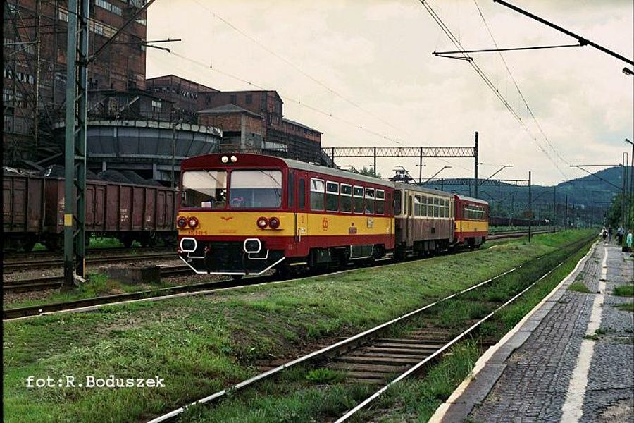 810 549-6 __ 17 erven 1994 - stacja Wabrzych Fabryczny, pocig relacji Wabrzych Miasto - Mezimest