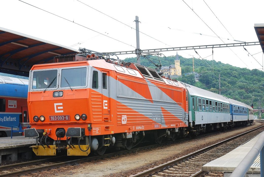 E 499 3093_-_14.06.2011-_-DKV Praha - PJ Dn_st.st nad Labem - Os 6856/57.