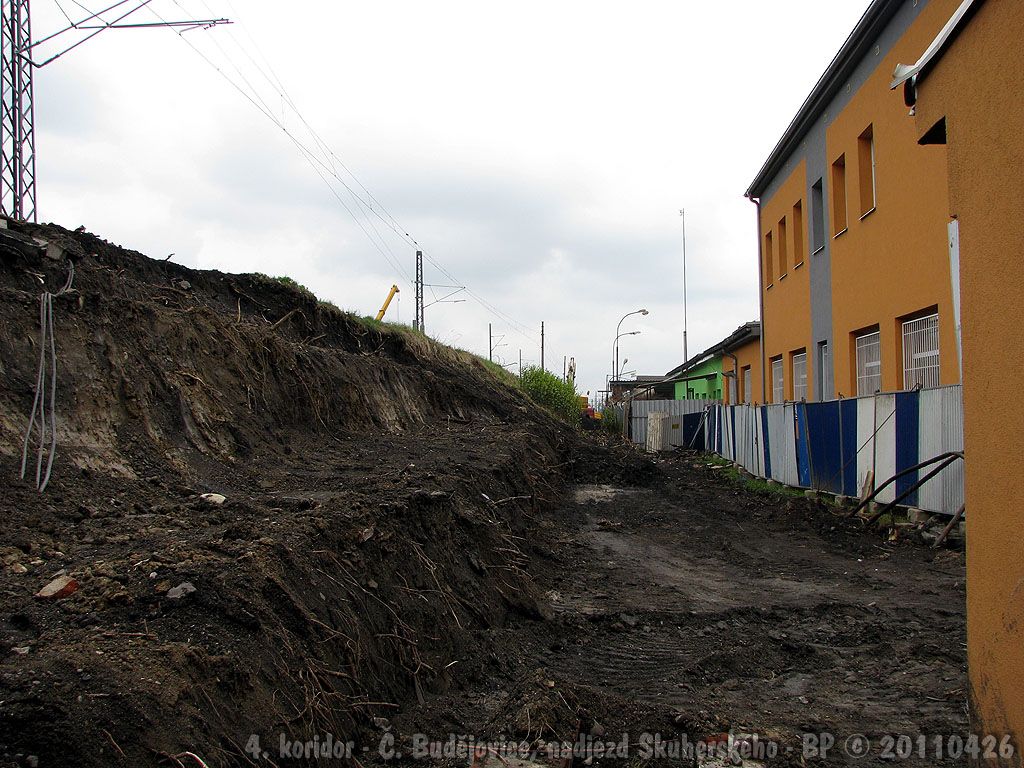 svah smrem k Pekrensk - kolem rotit je provizorn plot