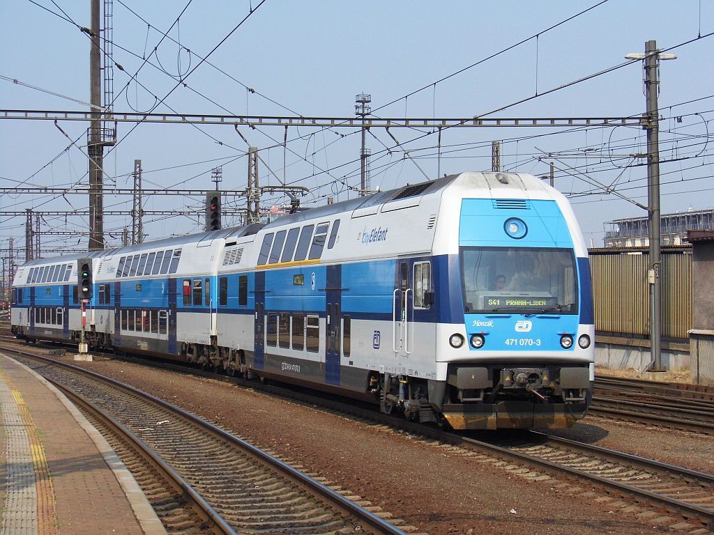 471 070 Os 12119 Praha-Libe (12. 8. 2015)