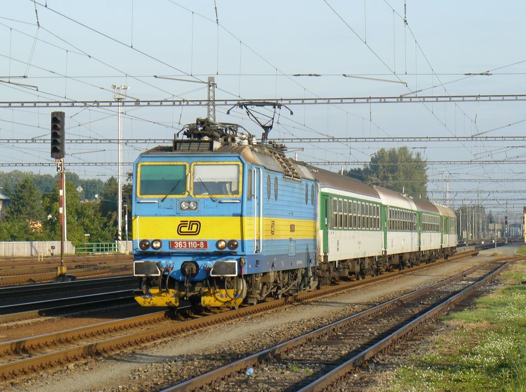 363 110-8 Huln(15.9.2011,foto-Ale Krka)