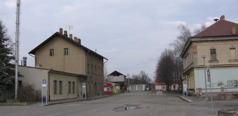 Autobusov ndra v Blatn po pesthovn ble vlakm.