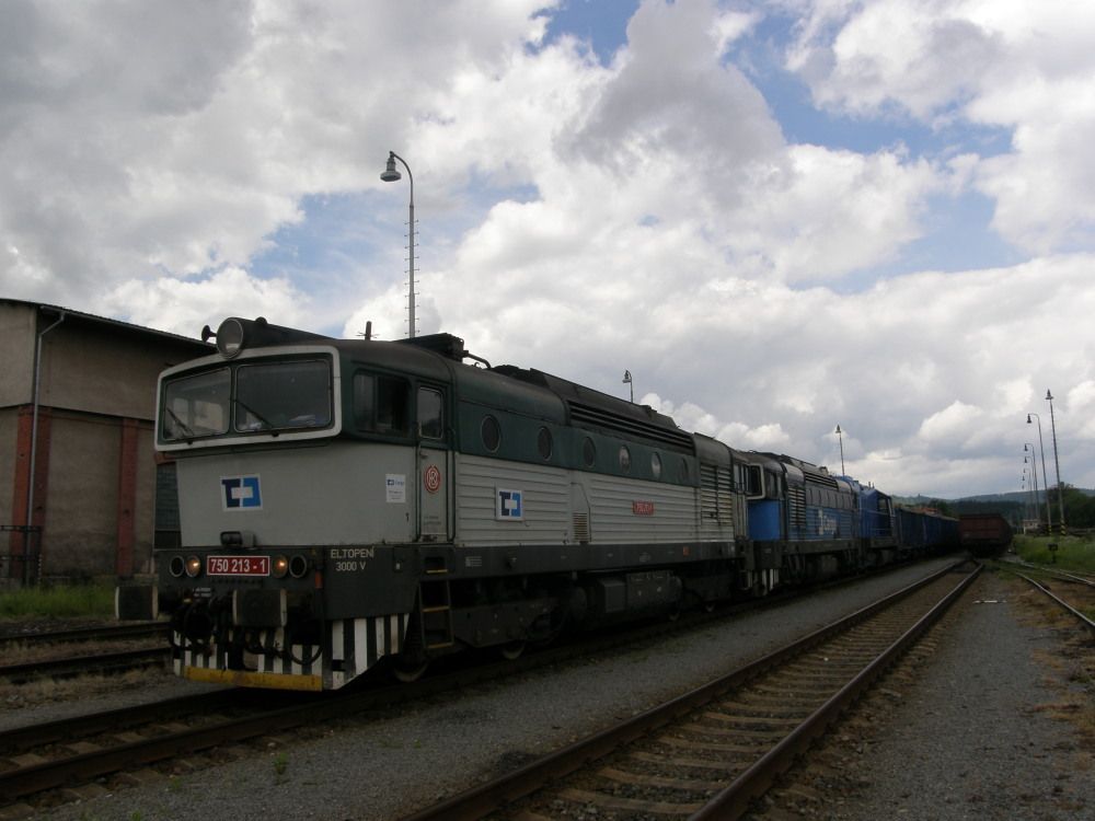 750 213-1 + 750 013-5, Mezimst, Pn 44231, 12.6.2012