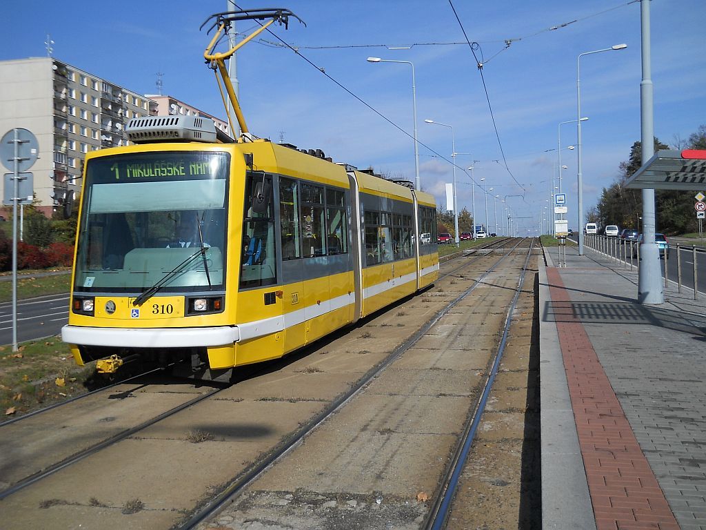 Na tramvaj nekoukjte, ale na to nstupit jo