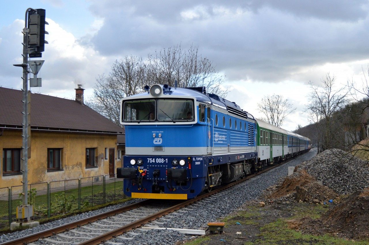 754 008  na  R 1144    31.1.2016    (Podlzky)