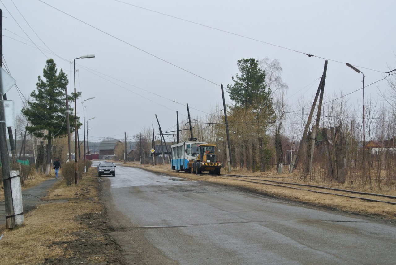 Nakolejen pomoc bagru - lc bagru nadzvedli vz za sphlo