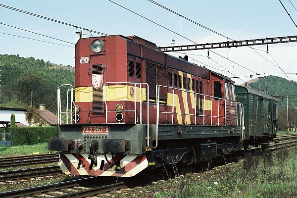 742 257 Karltejn 25.4.2001