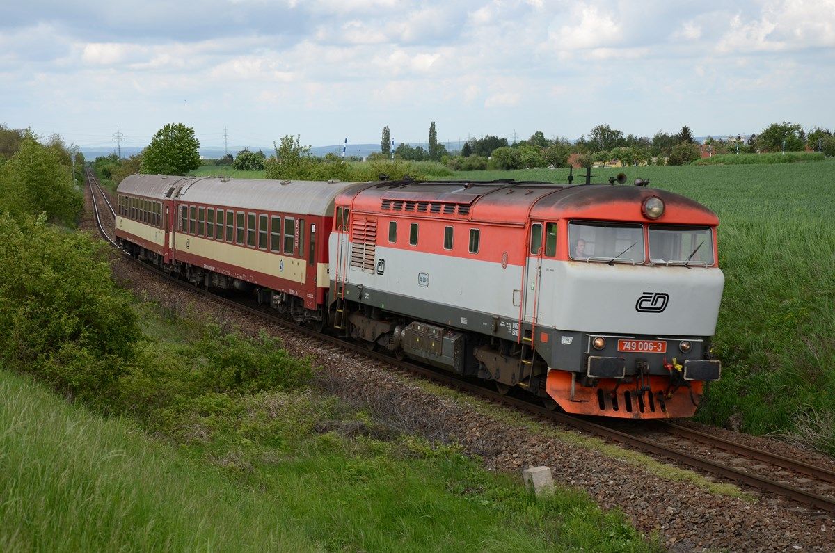 13.5.2013   749 006-3   Praha akovice  R 1145