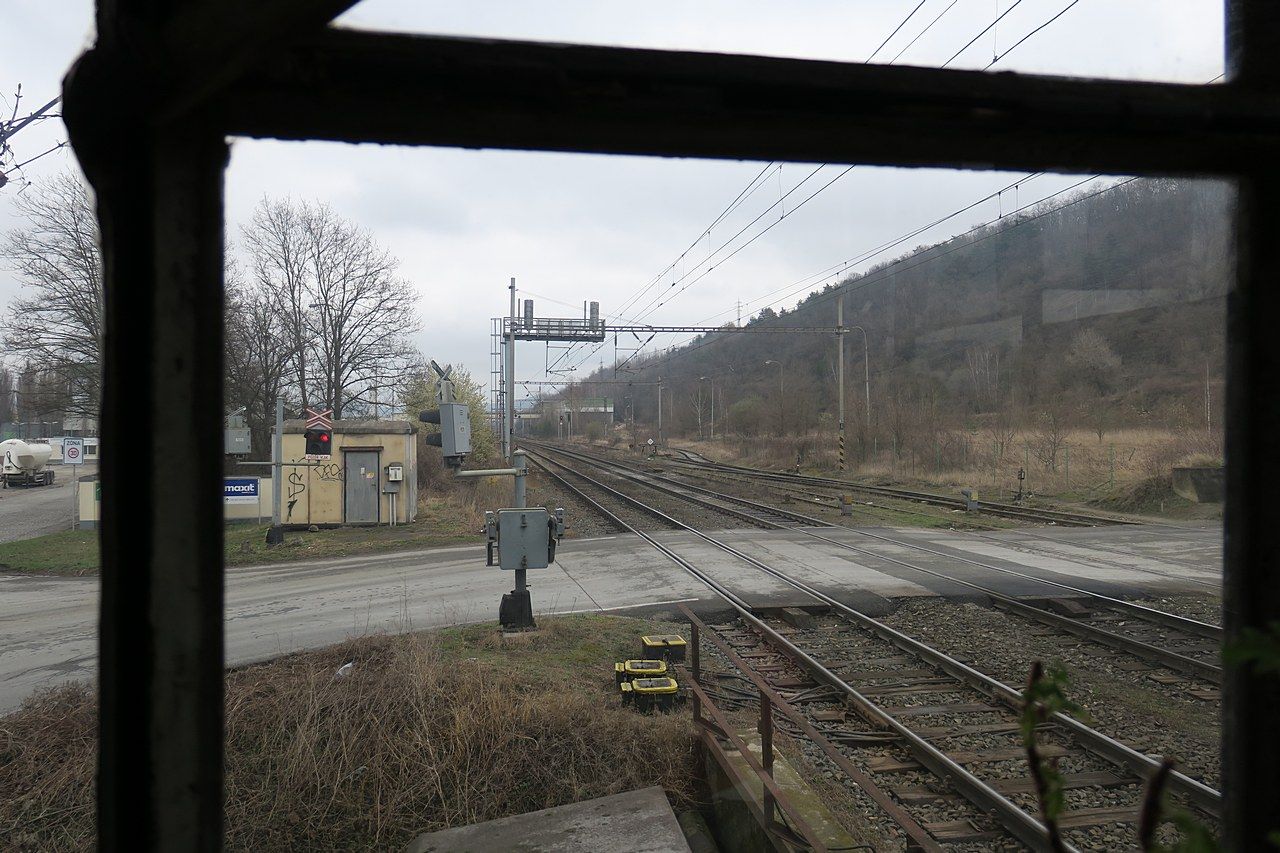 Beroun - St.6: pohled ze stavdla do stanice (vlevo L1b, L2b)