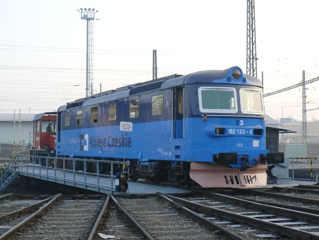 182 123-0+799 011-0 Perov(15.11.2011,foto-Ale Krka)