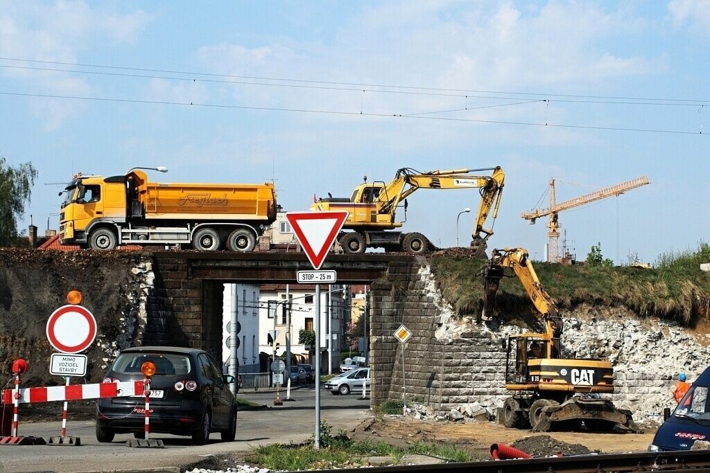 ohlodvn zdi za domkem,kter tu stl