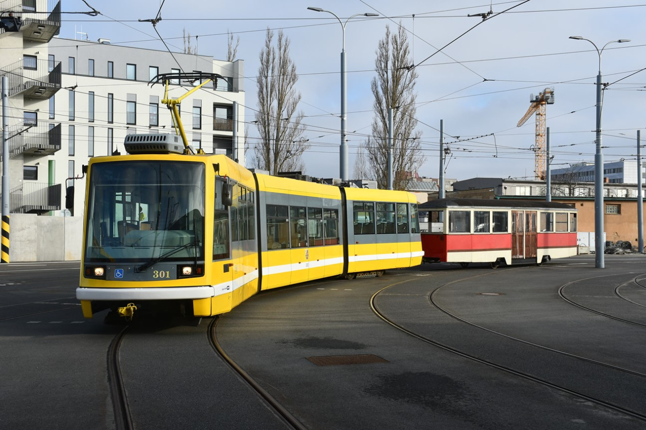 Tramvaj Astra . 301 thne vlen dvounpravov vz Krasin (pvodn Praha 1389). Plze, 30.12.2024. 