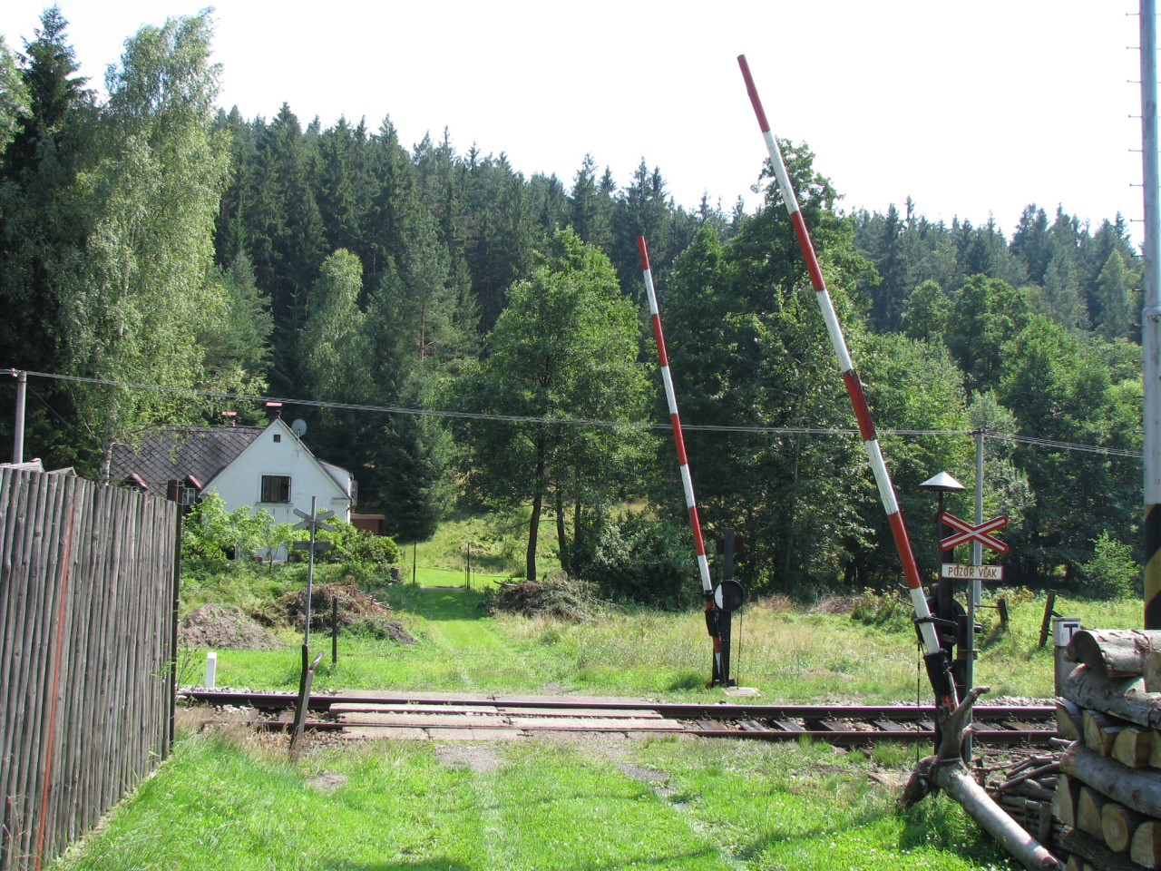 Zvory u odjezdovch nvstidel na Jedlovou