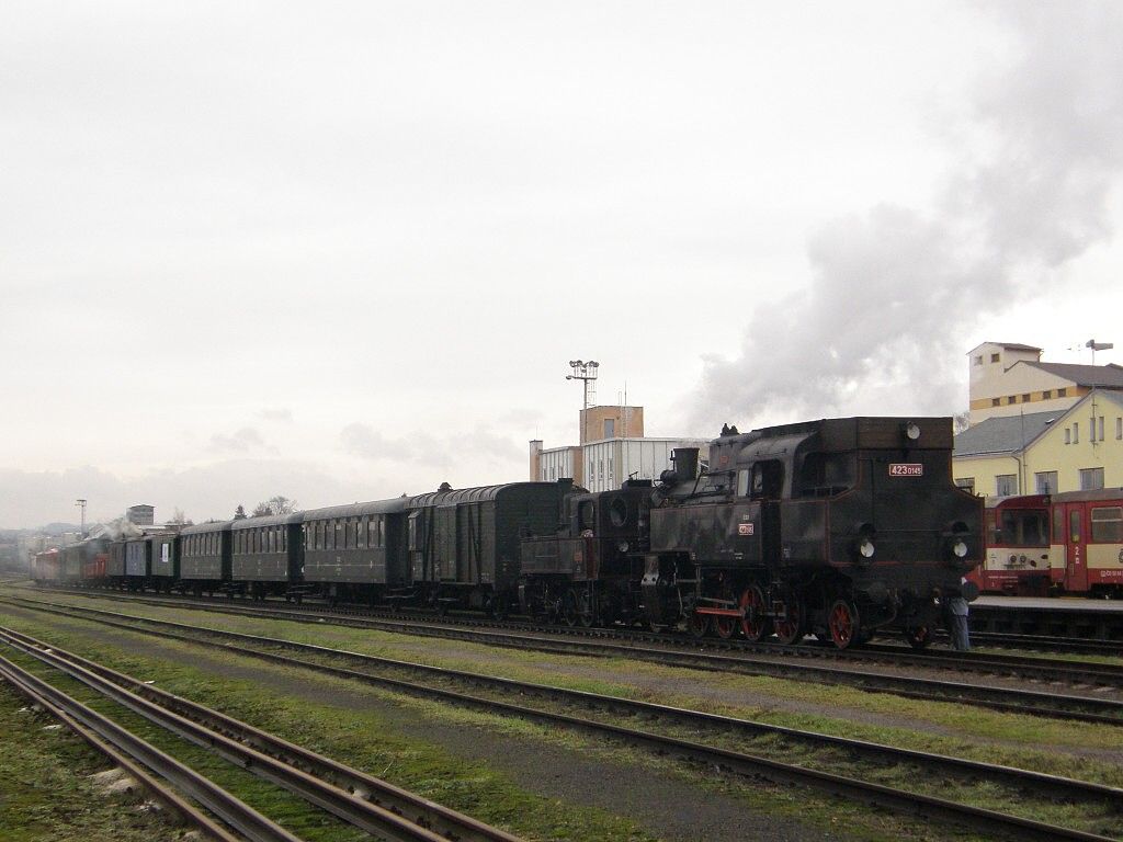 423.0145 a 310.0134 v st.Turnov 11.12.2009 foto-M.ich