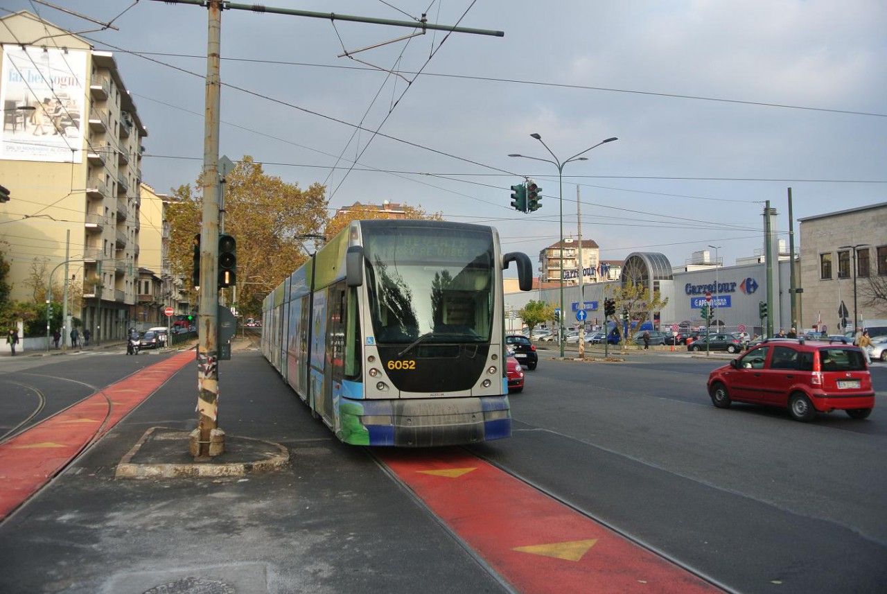 Alstom Cityway na td Sovtskho svazu, zde je zajmav levostrann provoz tramvaj.