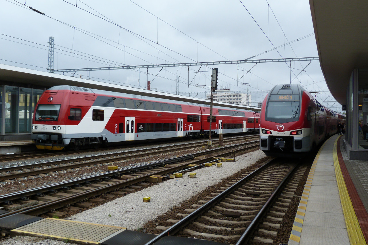 Stadler Kiss na REX do Trenna a Elefant na S50 do Bratislavy