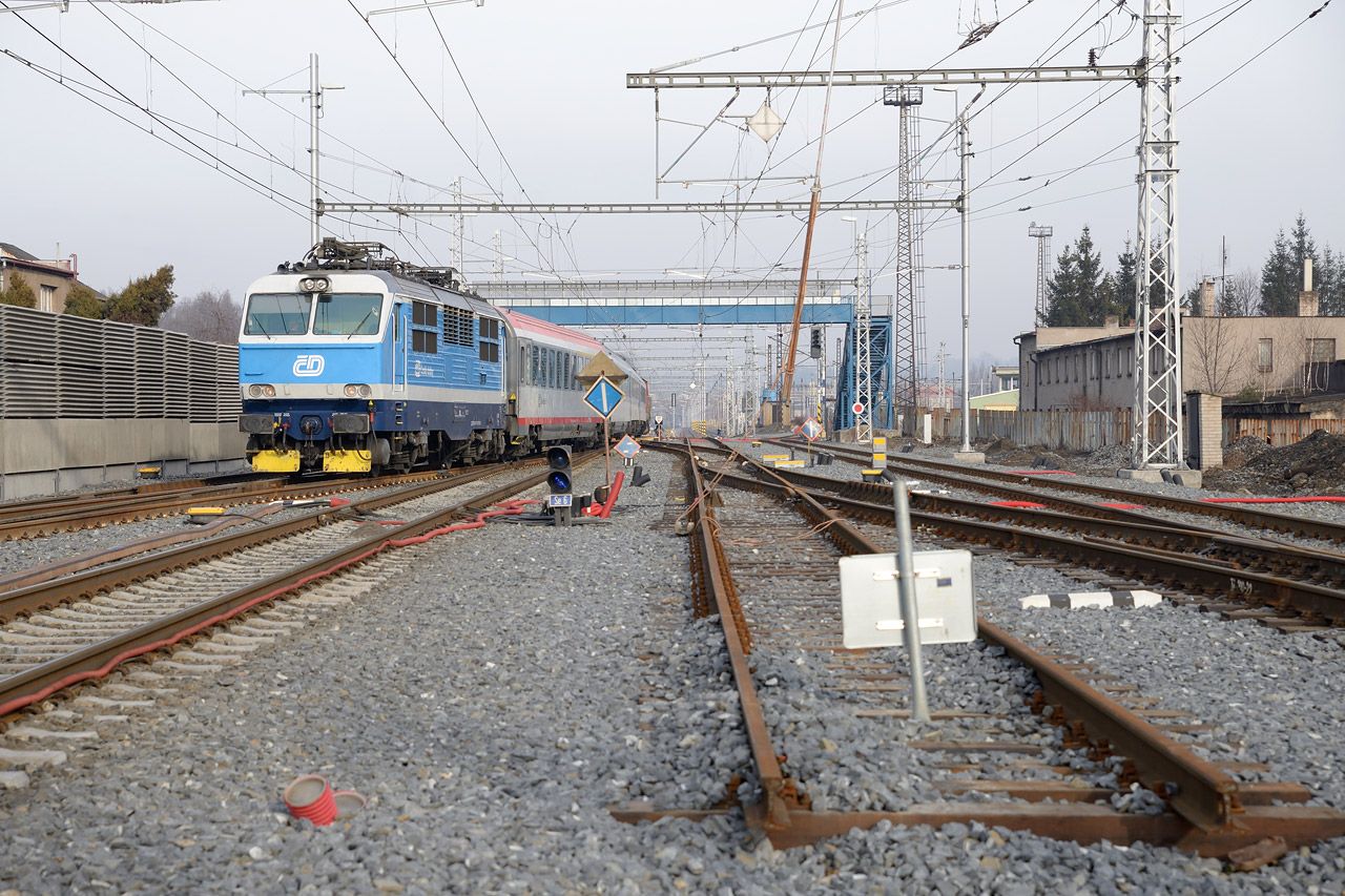 151.012-2 Ex 145 Odra s postrkem 742.366-8, esk Tn, 20.1.2015