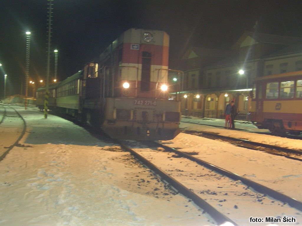742-271 s R 1147 na odjezdu z Tanvaldu 7.1.2010