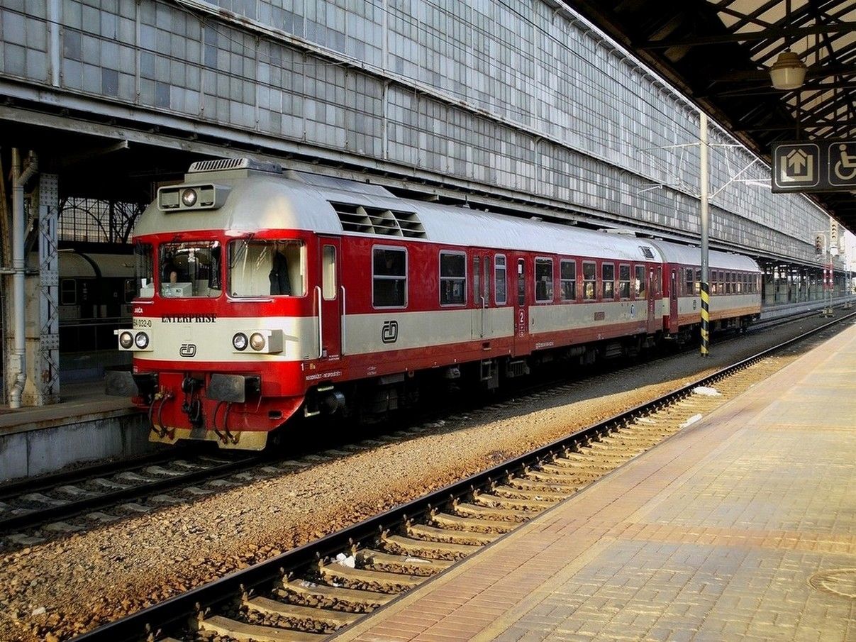 854.032 v Os 9511 z MB. do Vrovic, v  st. Praha hl.n., 8.12.2012